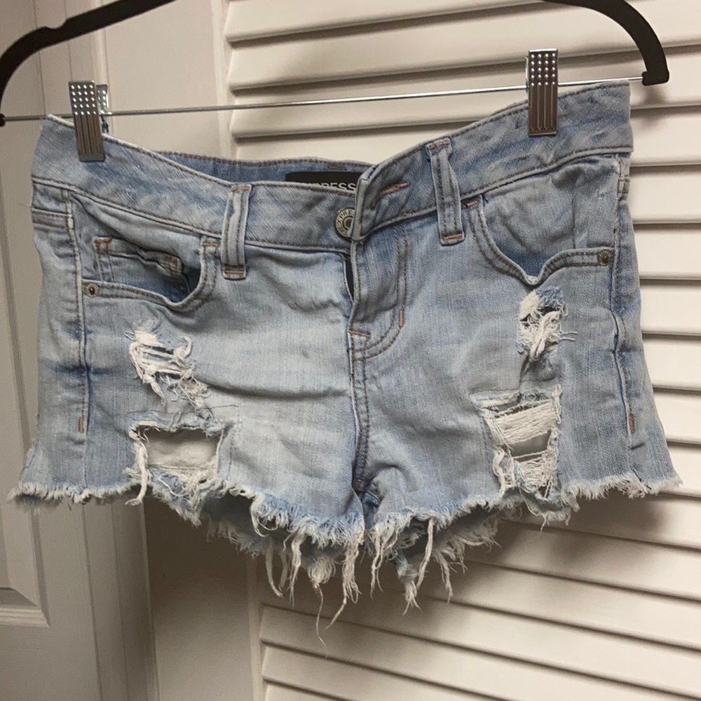 Short shorts express